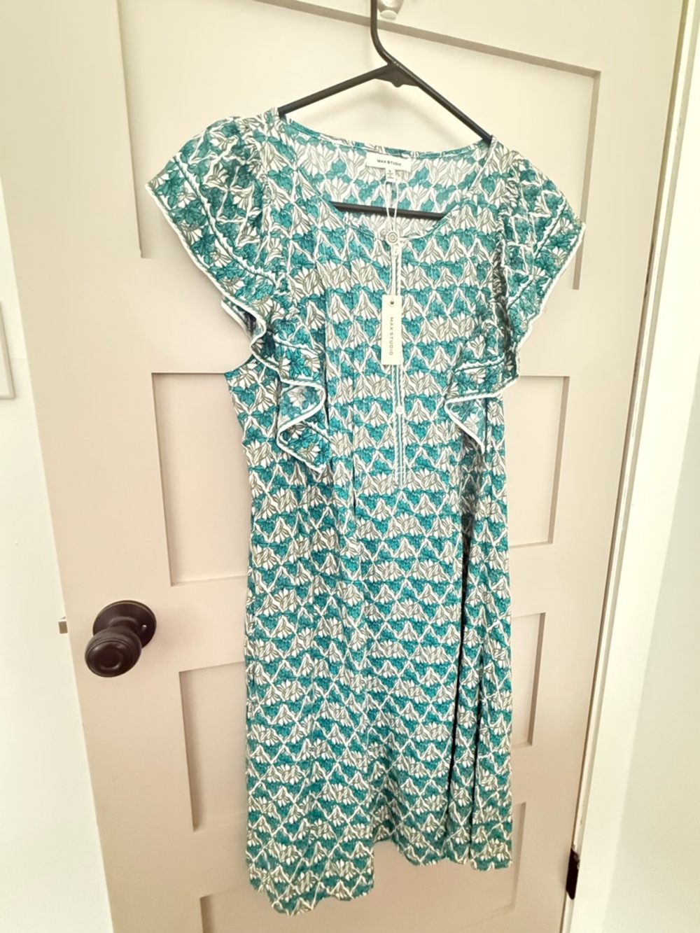 Max Studio Teal and White Rayon summer dress with pockets. Perfect flowy dress.